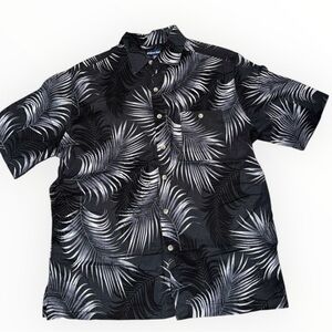 West Marine Men’s size L Black And Gray Hawaiian Shirt